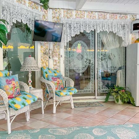 דירות וויקי וואצ'י Pams Mermaid House With Riverfront Yard And Lanai! מראה חיצוני תמונה