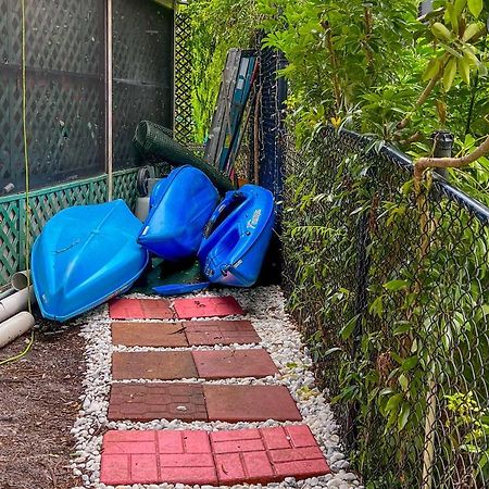 דירות וויקי וואצ'י Pams Mermaid House With Riverfront Yard And Lanai! מראה חיצוני תמונה