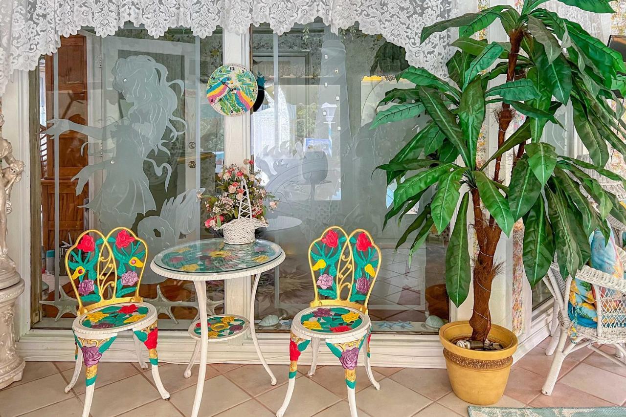 דירות וויקי וואצ'י Pams Mermaid House With Riverfront Yard And Lanai! מראה חיצוני תמונה