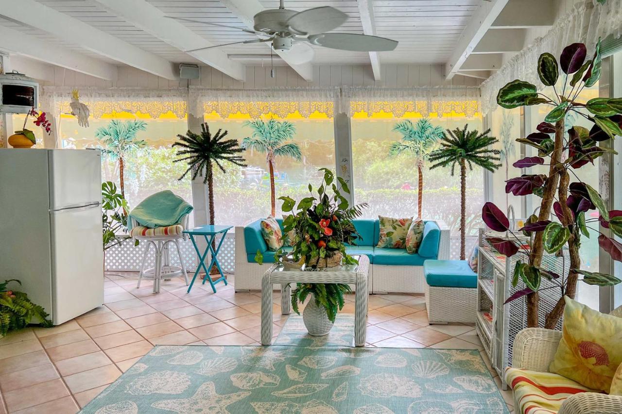 דירות וויקי וואצ'י Pams Mermaid House With Riverfront Yard And Lanai! מראה חיצוני תמונה
