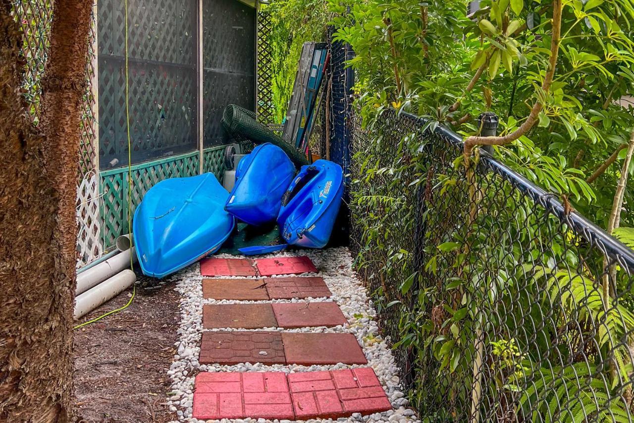 דירות וויקי וואצ'י Pams Mermaid House With Riverfront Yard And Lanai! מראה חיצוני תמונה