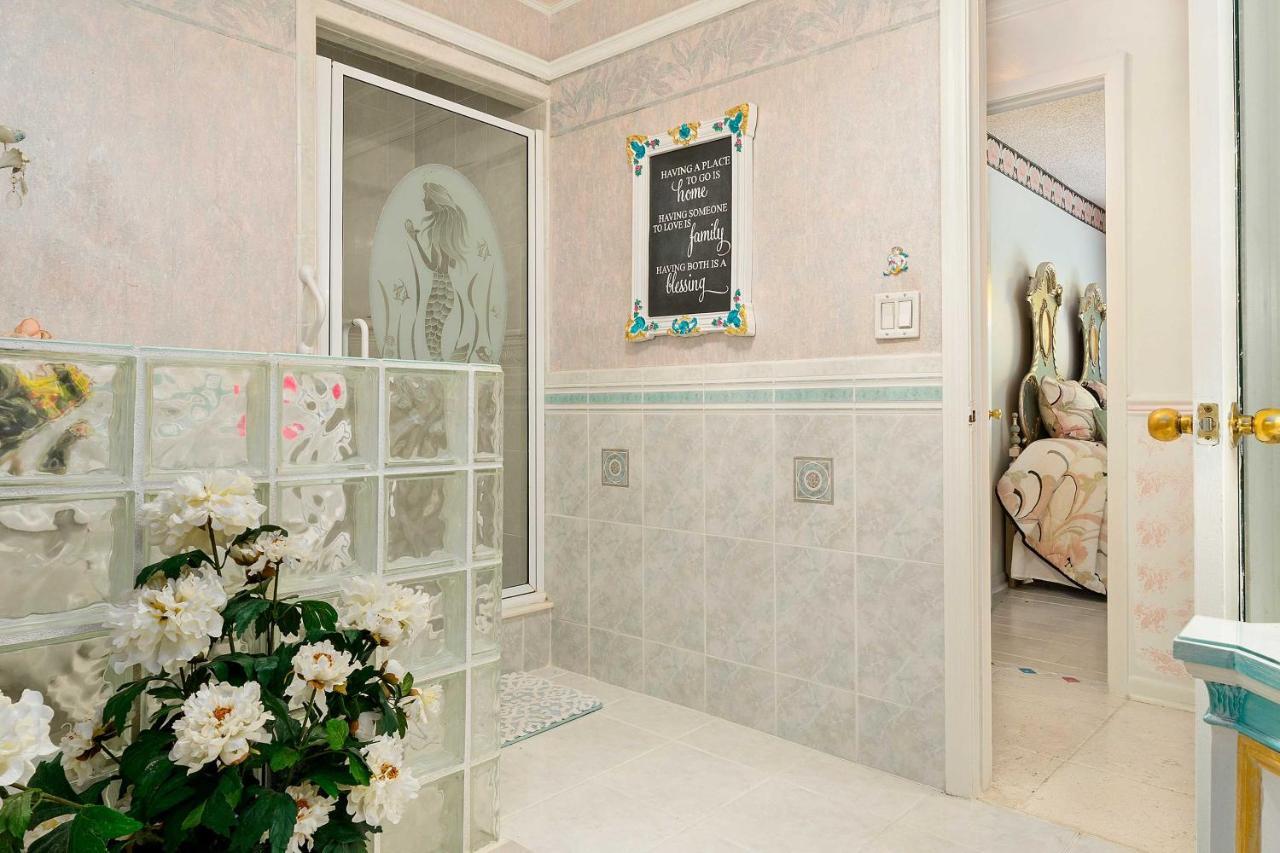 דירות וויקי וואצ'י Pams Mermaid House With Riverfront Yard And Lanai! מראה חיצוני תמונה